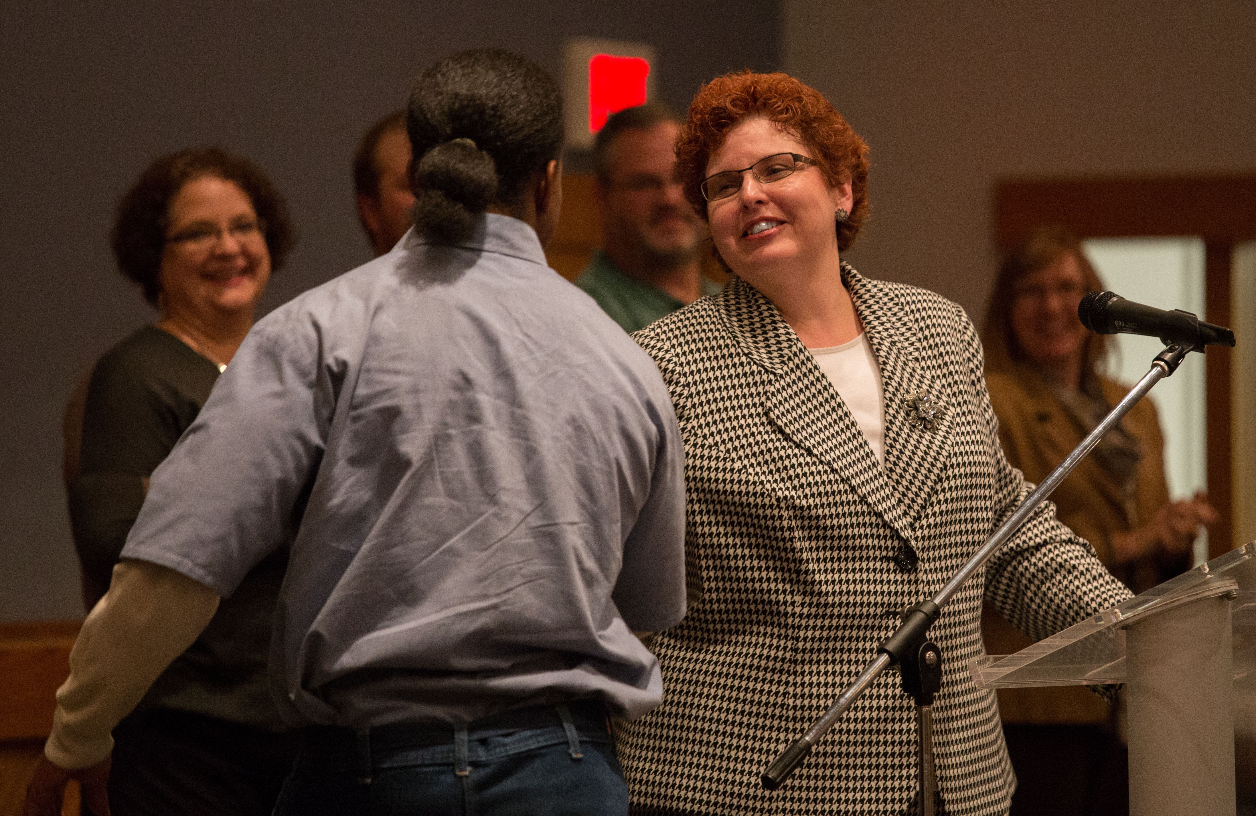 Elaine Simmons shakes hands with inmate
