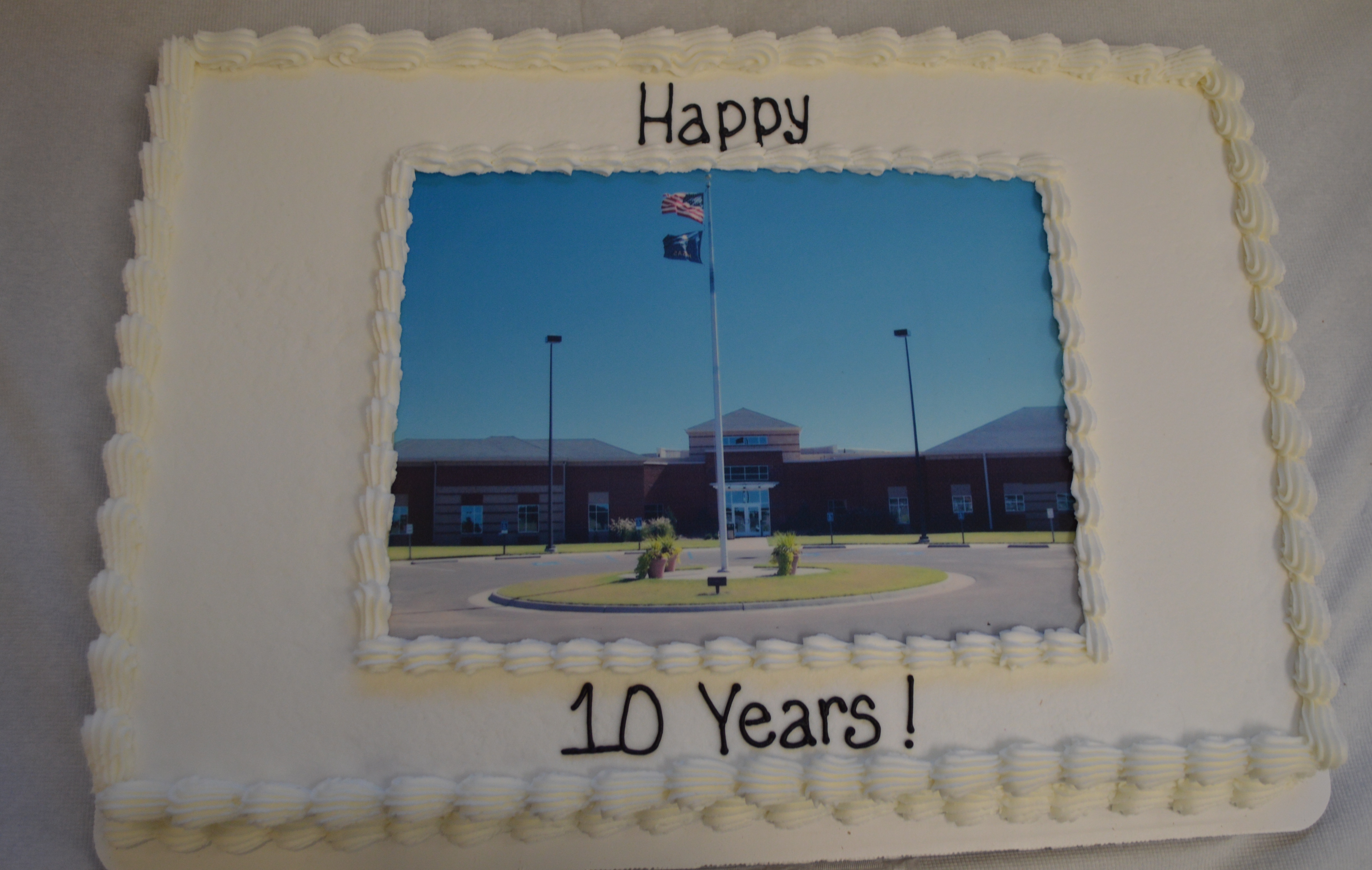 Larned 10 anniv cake